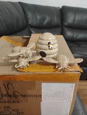 Bee Hive Set with Three Bees
